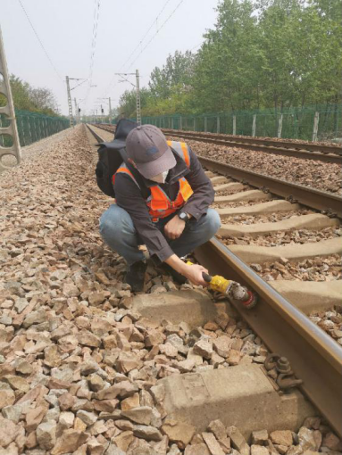 疫情时代，，，轨道集团加速钢轨电子标签实验.png